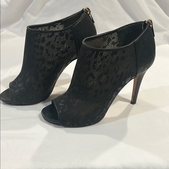 Jimmy Choo Black Peep Toe Heels w/box and bag - Picture 9 of 11